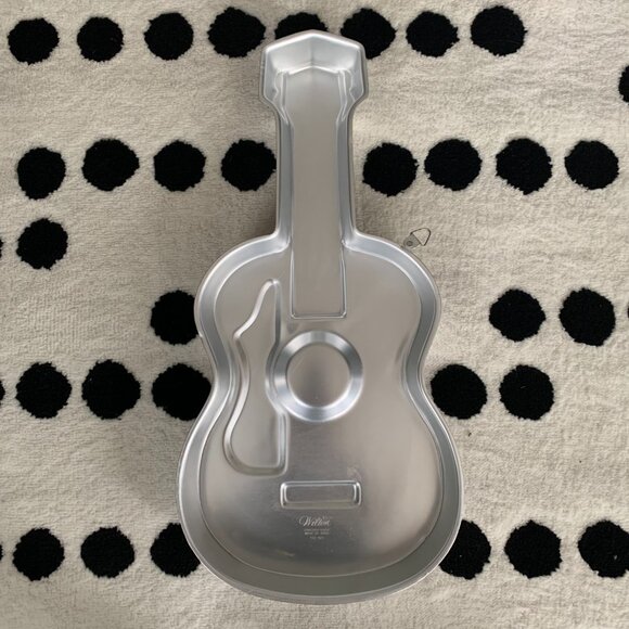 Vintage 70s Wilton Cake Pan Guitar 3-D Shaped Mold 502-925 Music Retro Baking - Picture 2 of 6